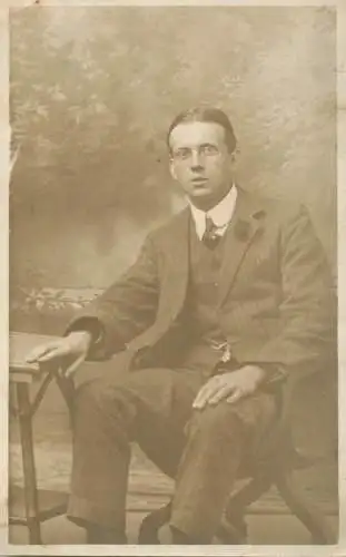 Social history annonymous persons souvenir photo elegant man glasses