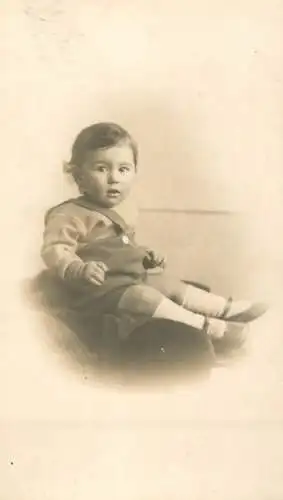 Social history annonymous persons souvenir photo elegant baby bebe