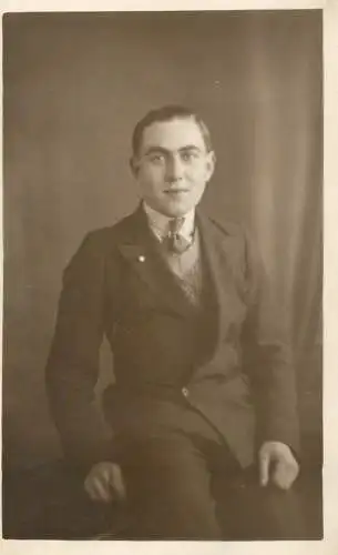 Social history annonymous persons souvenir photo elegant man
