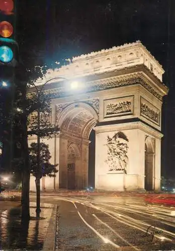 France Paris vue de nuit avec l'Arc de Triomphe