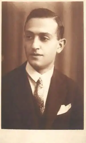 Romania man portrait 1930 souvenir photo postcard studio L. Roth Timisoara