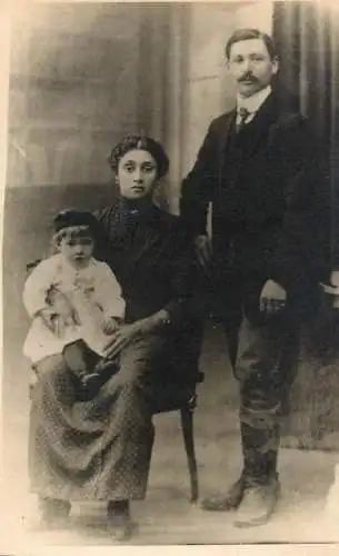 Anonymous persons family souvenir vintage photo