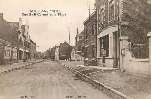 France [62] Pas de Calais AUCHY LES MINES - Rue Sadi-Carnot et la Place