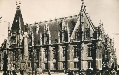 France Rouen palais de Justice et monuments aux morts