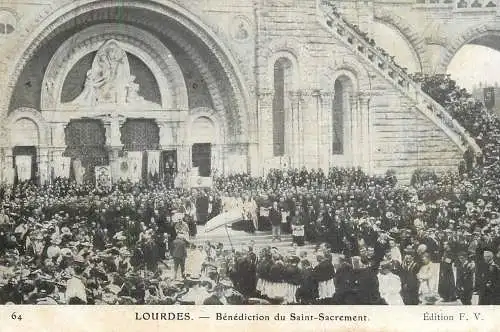 France Lourdes benediction du Saint Sacrement