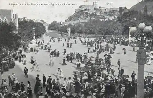 France Lourdes la place eglise Rosaire