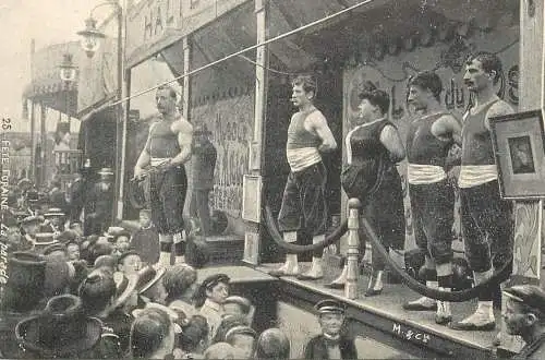 France carte d`autrefois Paris parade des hercules