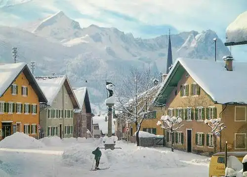 Germany Garmisch-Partenkirchen Floriansplatz gegen Zugspitzgruppe