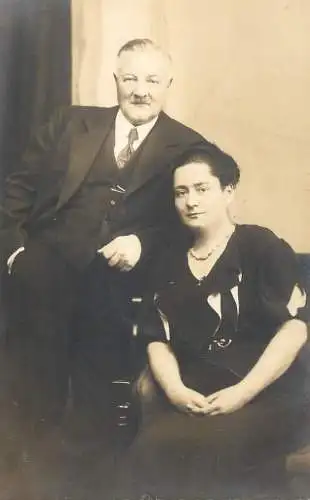 Romania social history souvenir photo postcard elegant family