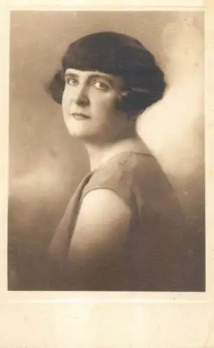 Romania social history souvenir photo postcard 1927 lady coiffure
