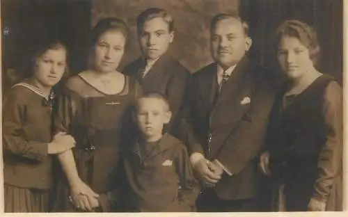 Romania social history souvenir photo postcard family porrait