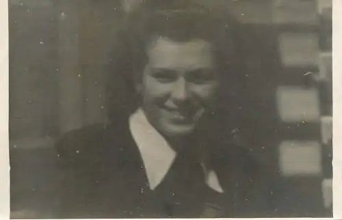 Photograph 1942 woman coiffure