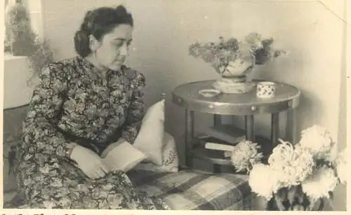 Photograph woman at home and flower bouquet