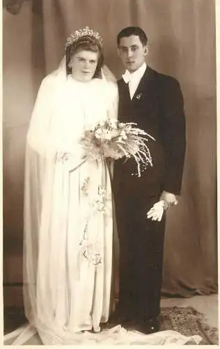 Photograph wedding bride groom