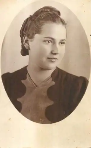 Photograph 1942 elegant lady coiffure
