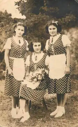 Photograph sisters in the yard beauty coiffure