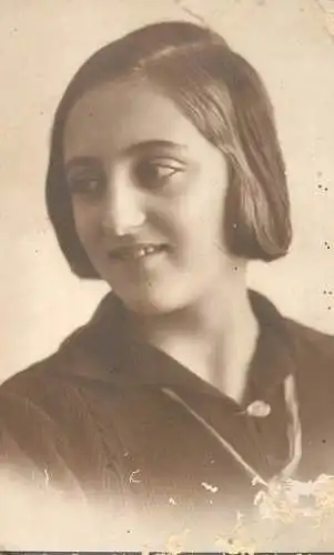 Photograph young woman coiffure