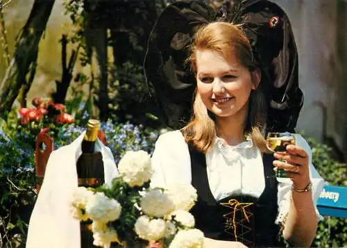 France Femme Alsacienne avec costume traditionnel