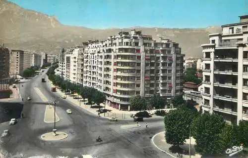France Grenoble Place GustaveRivet, Boulevard Marechal Foch et le Vercors