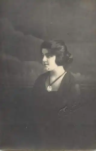 Real photo social history souvenir 1922 woman portrait