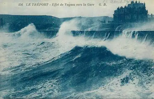 France Le Treport Effet de Vagues vers la Gare
