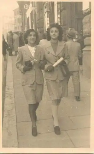 Real photo elegant ladies 1943