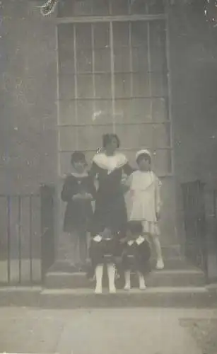 Real photo 1933 elegant family