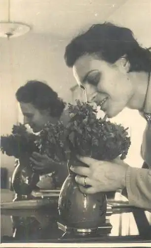 Real photo Natalie 1955 elegant woman flower vase