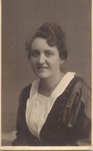 Social history anonymous persons portrait souvenir photo elegant woman