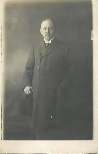 Social history anonymous persons portrait souvenir photo elegant man