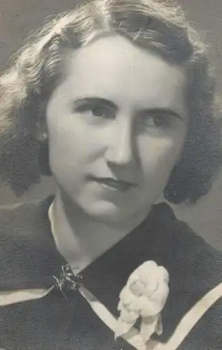 Social history anonymous persons portrait souvenir photo elegant woman