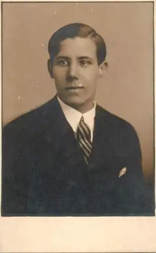 Social history anonymous persons portrait souvenir photo elegant man