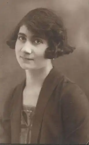 Social history anonymous persons portrait souvenir photo elegant woman 1926