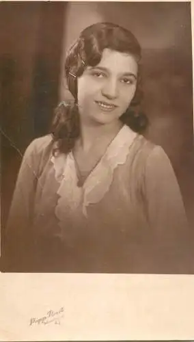 Social history anonymous persons portrait souvenir photo elegant woman 1932