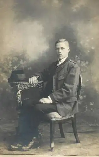 Social history anonymous persons portrait souvenir photo elegant man 1925