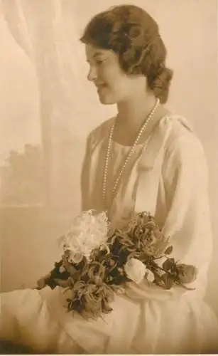 Social history anonymous persons portrait souvenir photo elegant woman pearls