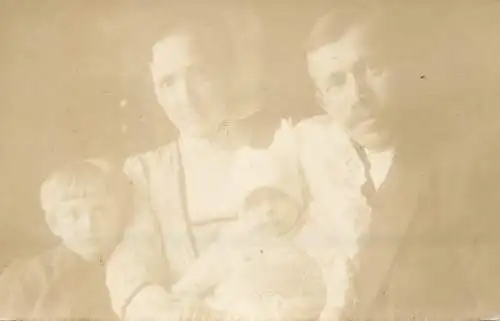 Social history anonymous persons portrait souvenir family portrait
