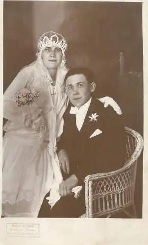 Social history anonymous persons portrait souvenir wedding bride groom Papp Rezso