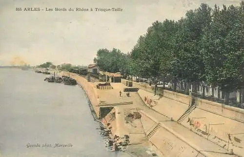 France Arles Bords du Rhone a Trinque-Taille