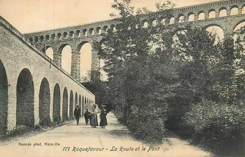 France Roquefavour La Route et le Pont