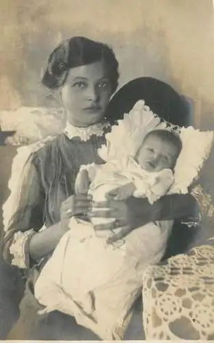 Social history anonymous persons portrait souvenir mother and child