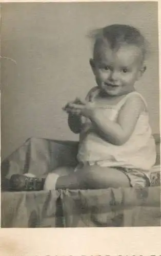 Social history anonymous persons portrait souvenir photo baby