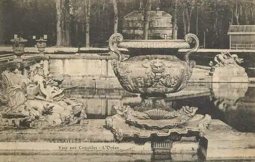 France Versailles Bassin de Neptune Vase aux Coquilles - L'Ocean