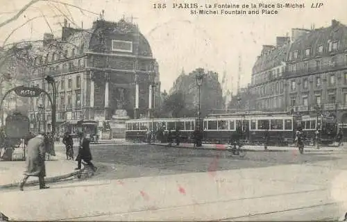 France Paris la fontaine de la place St. Michel