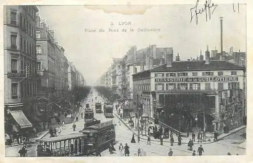 France Lyon pont de la Guillotiere tram