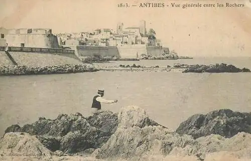 France Antibes vue generale entre le Rochers