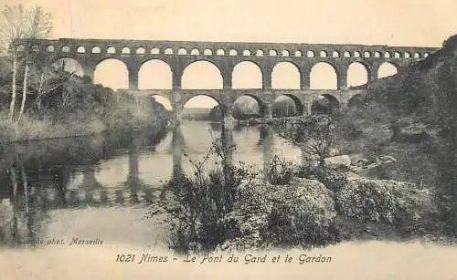 France Nimes (Gard) Pont du Gard et le Gardon