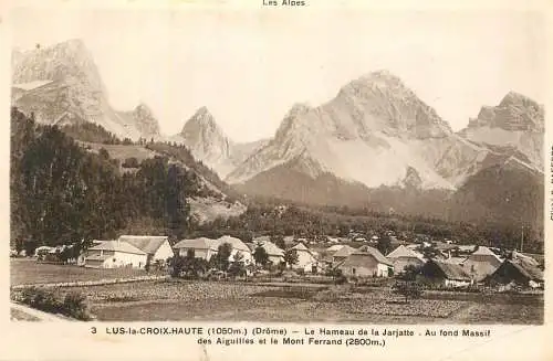 France cpa Lus la Croix Haute au fond Massif