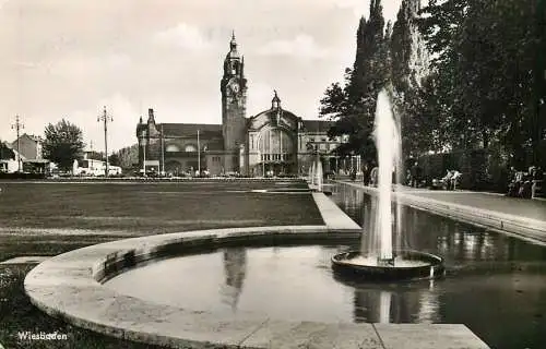 Germany Wiesbaden Reisingerbrunnen am Hauptbahnhof
