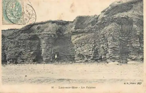 France cpa Luc-sur-Mer les falaises